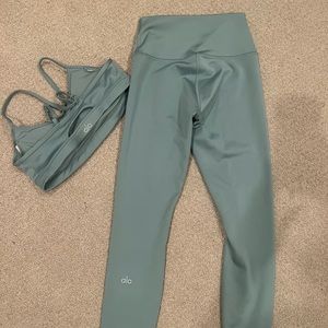 Alo yoga airlift set in cosmic grey size extra small worn once!!
